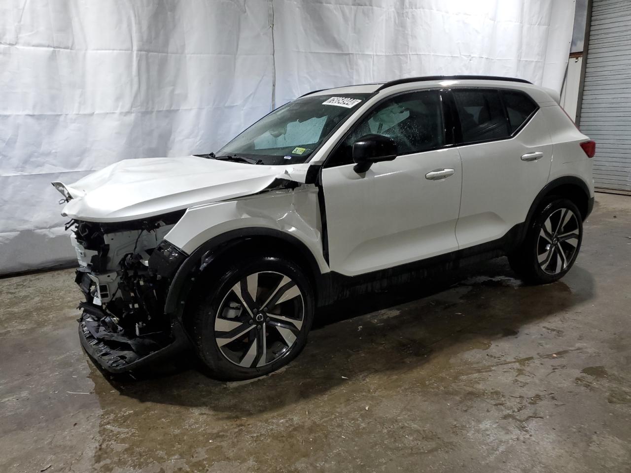 2024 VOLVO XC40 PLUS