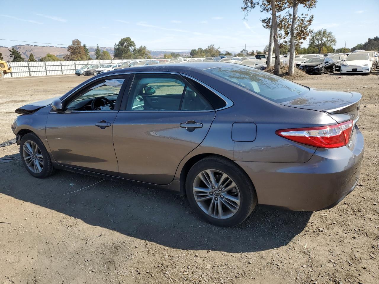 4T1BF1FK9HU721116 2017 TOYOTA CAMRY - Image 2