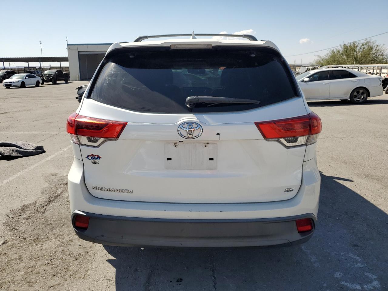 5TDKZRFH8HS200942 2017 Toyota Highlander Se