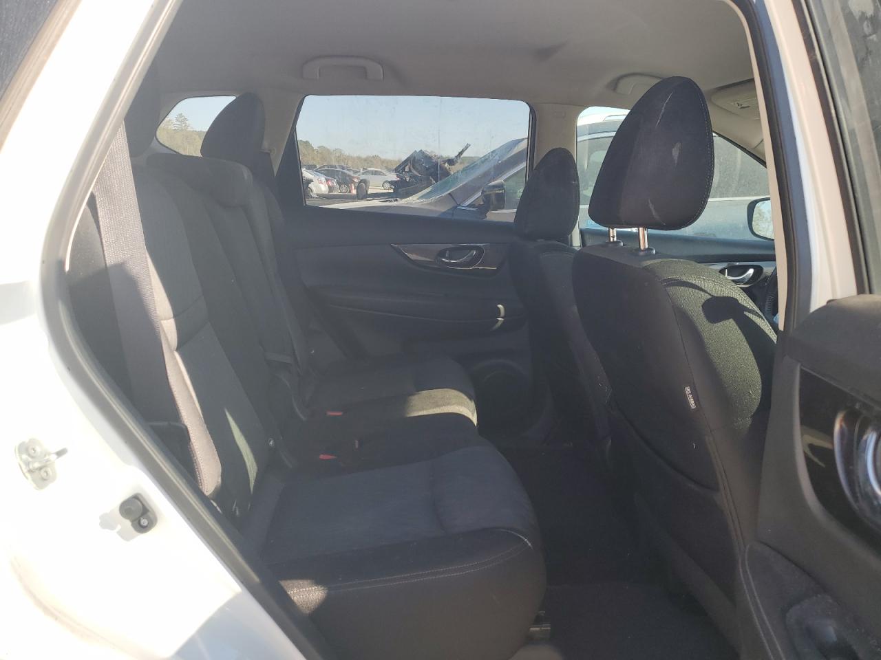 2018 Nissan Rogue - Image 12