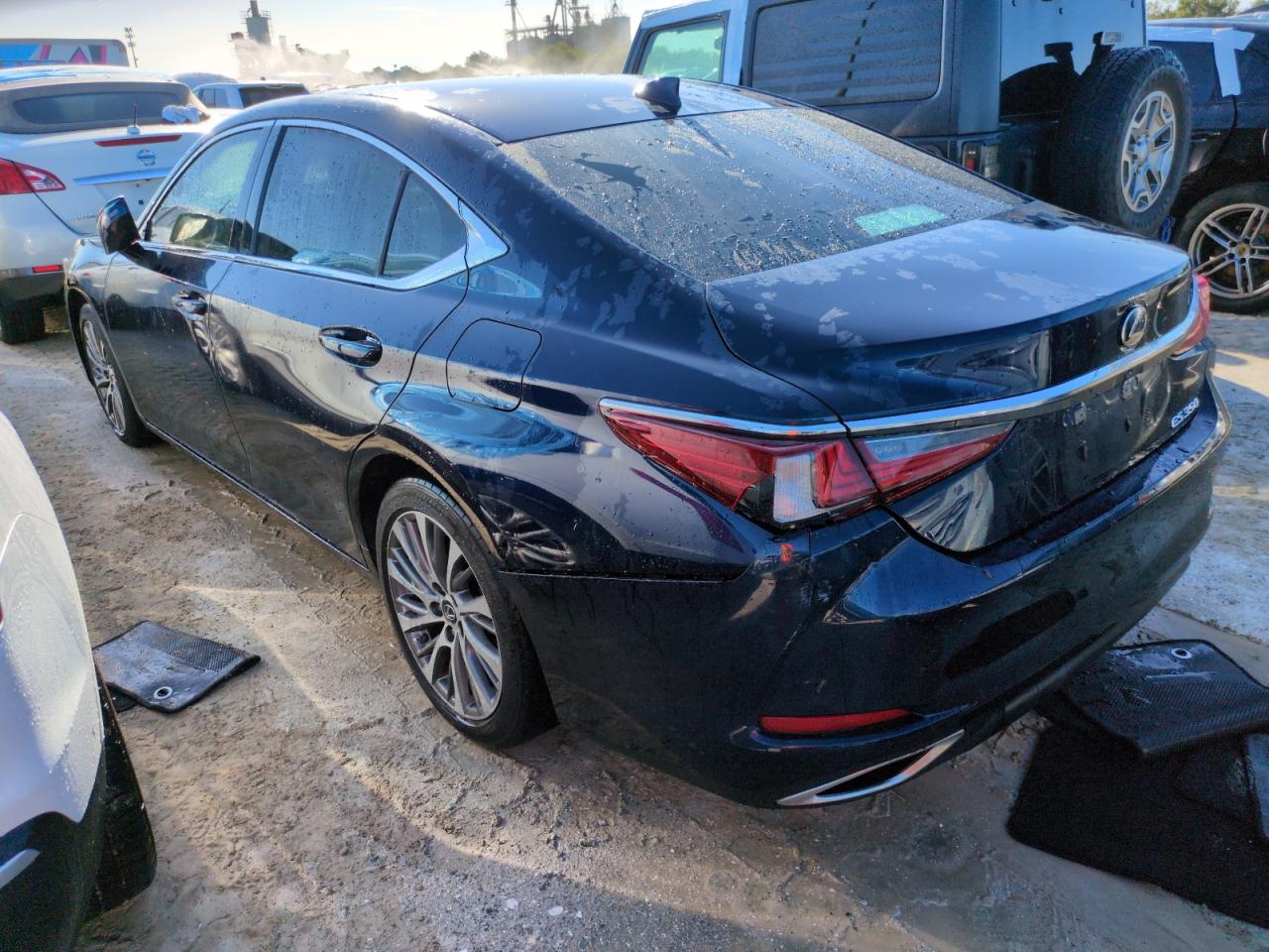 2019 Lexus ES - Image 2