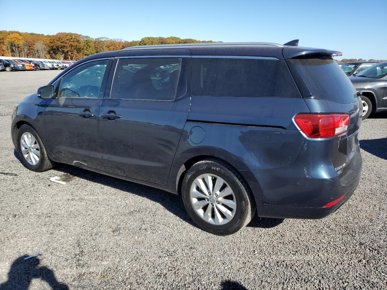 2017 Kia Sedona - Image 2