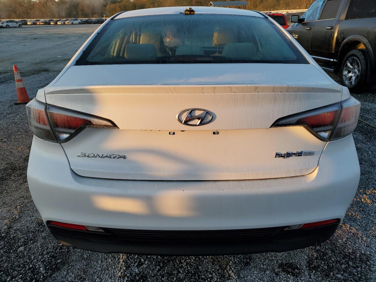 2016 Hyundai Sonata Hybrid VIN: KMHE24L13GA038981 Lot: 76261004