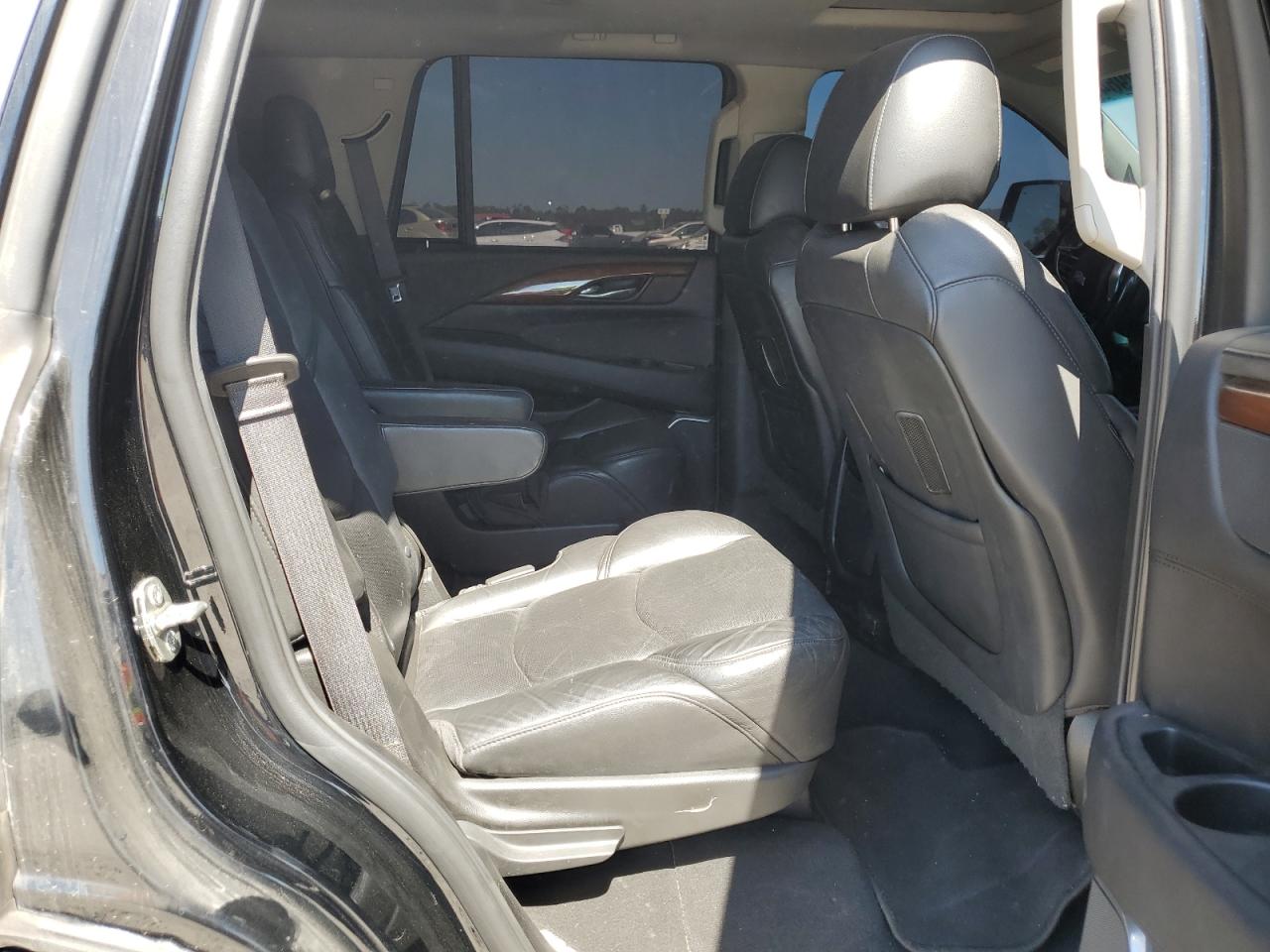 1GYS3BKJ9KR115237 2019 Cadillac Escalade Luxury