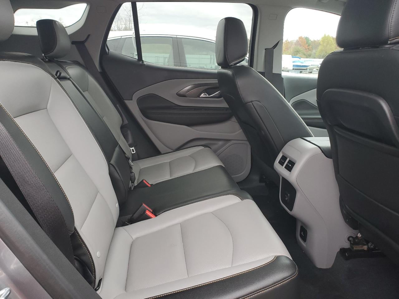 2020 GMC Terrain - Image 11