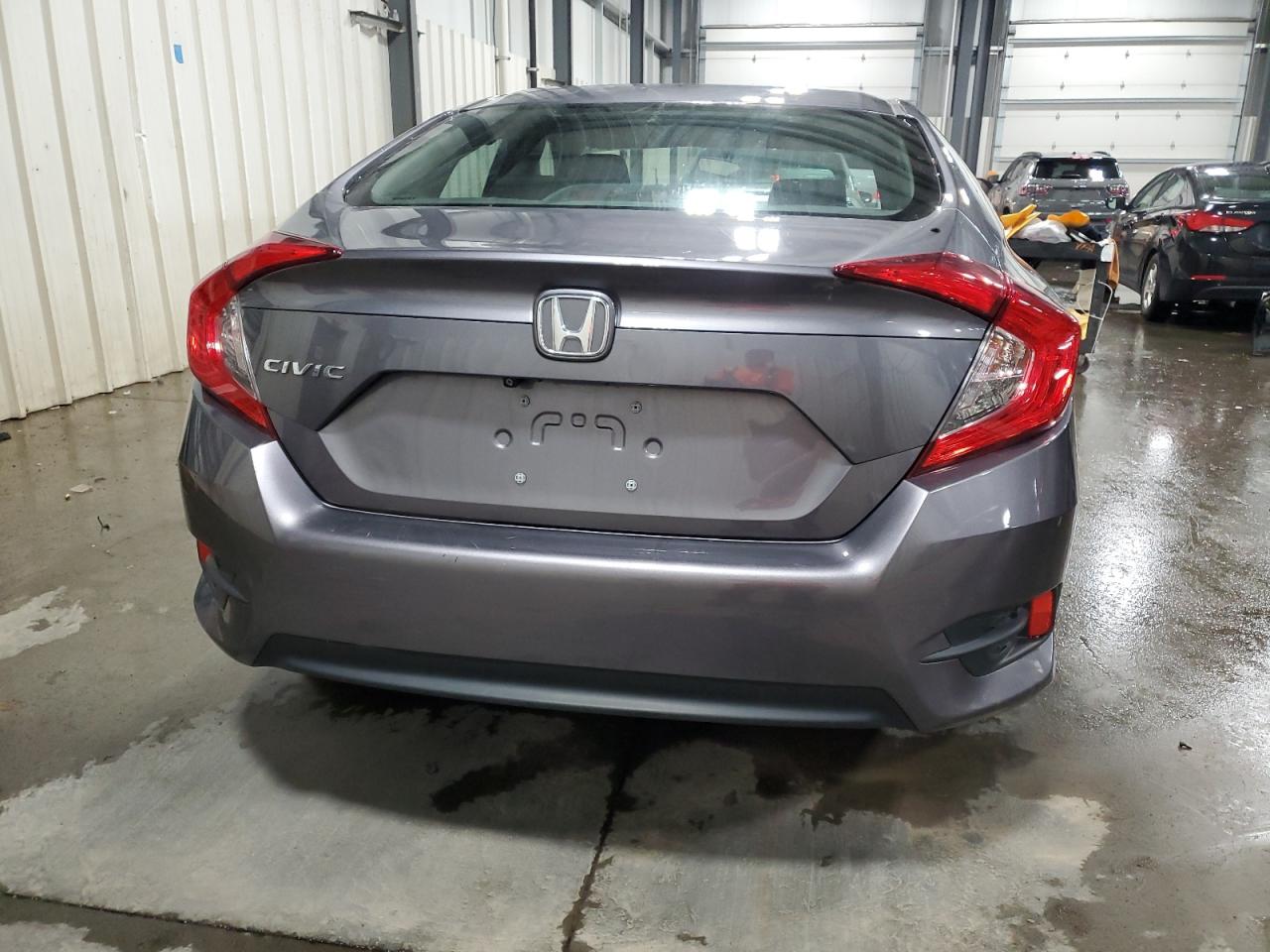 19XFC2F59JE003343 2018 Honda Civic Lx