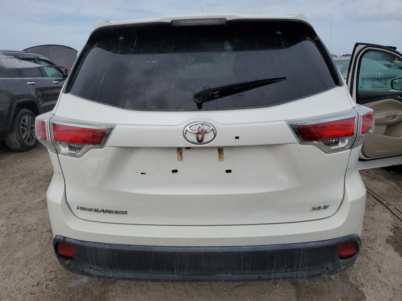 VIN 5TDKKRFH0GS137225 2016 TOYOTA HIGHLANDER no.6