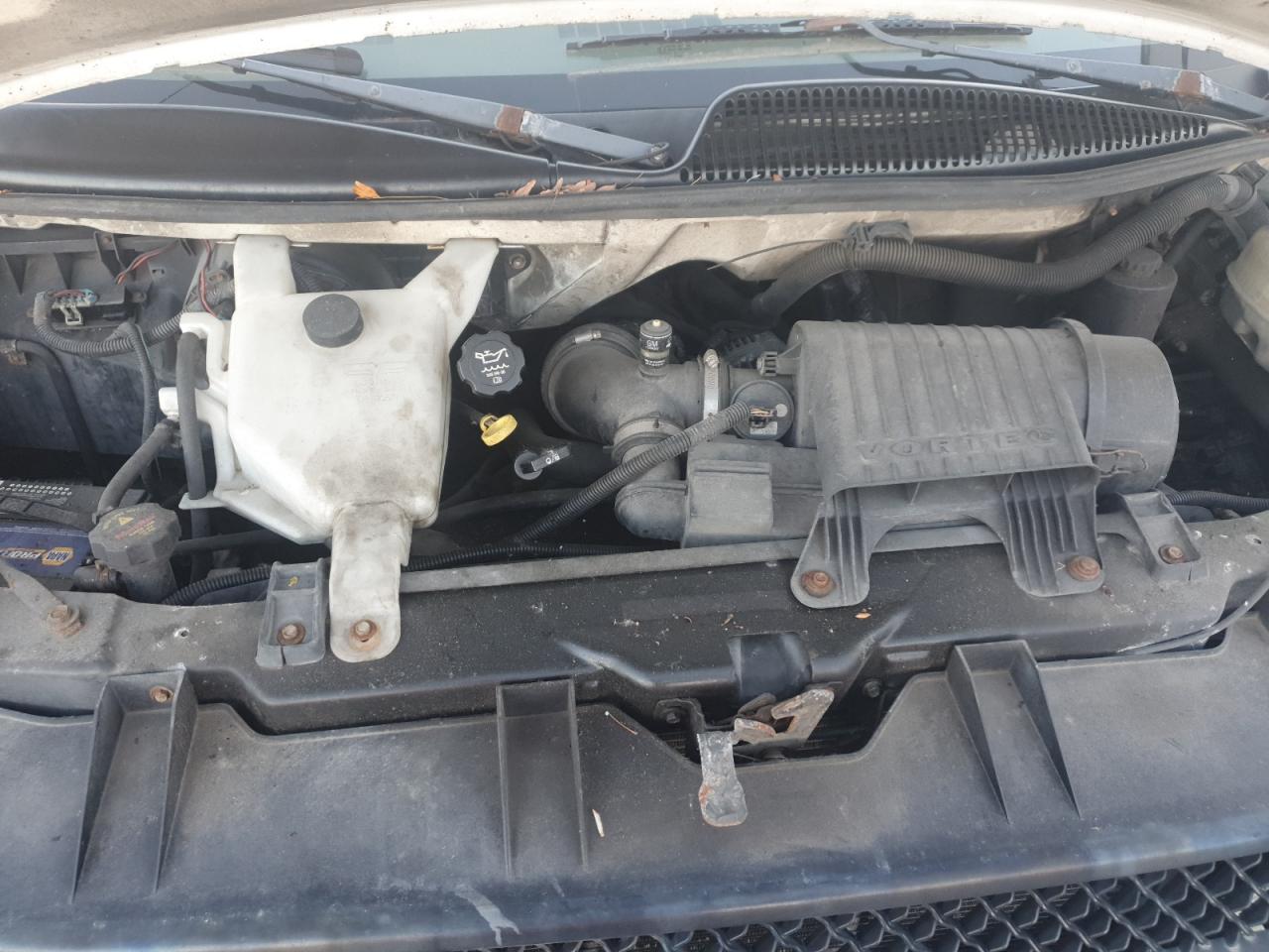 2003 Chevrolet Express - Image 12