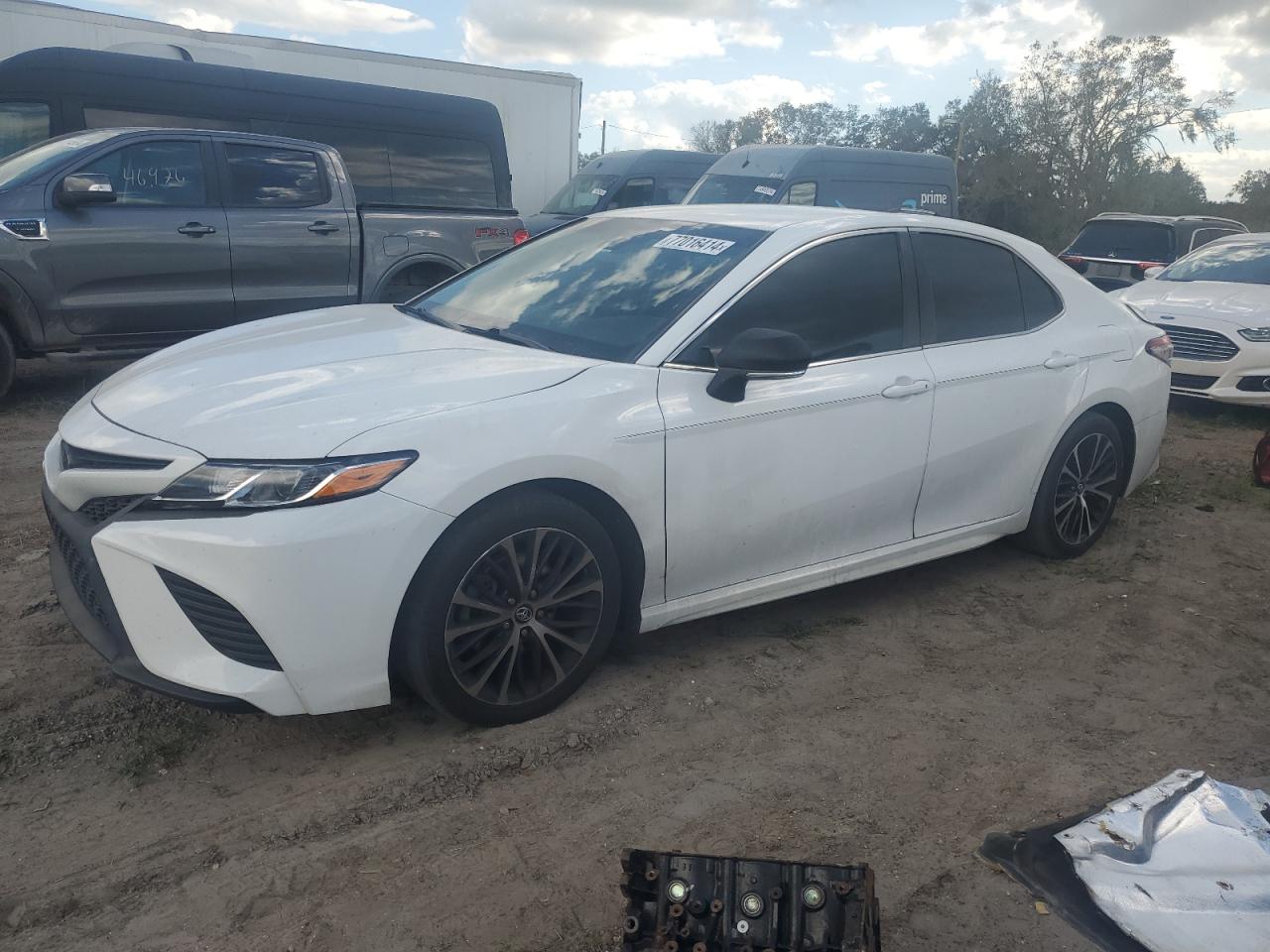 VIN 4T1B11HK3JU593795 2018 TOYOTA CAMRY no.1