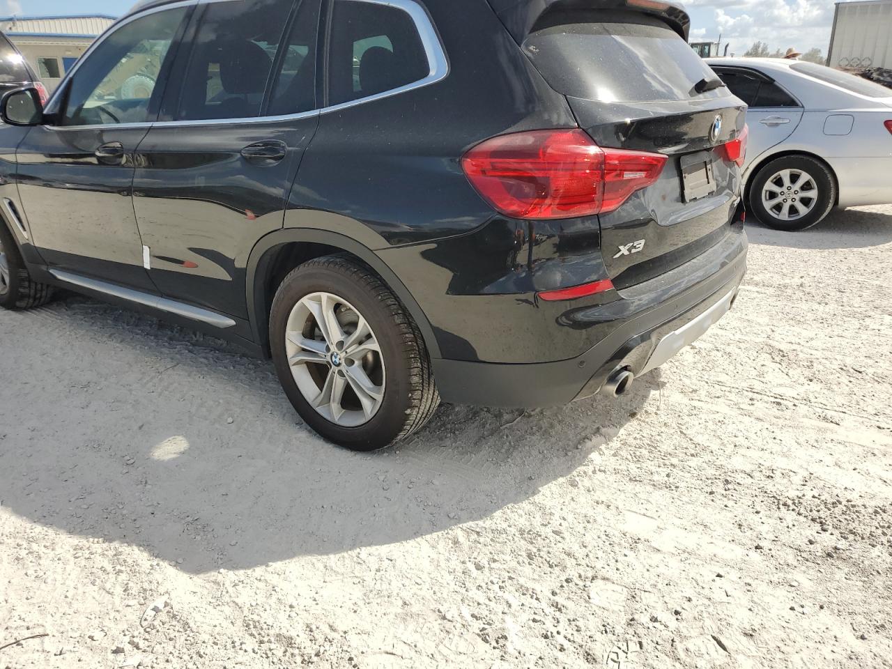 VIN 5UXTR7C50KLR46280 2019 BMW X3 no.2