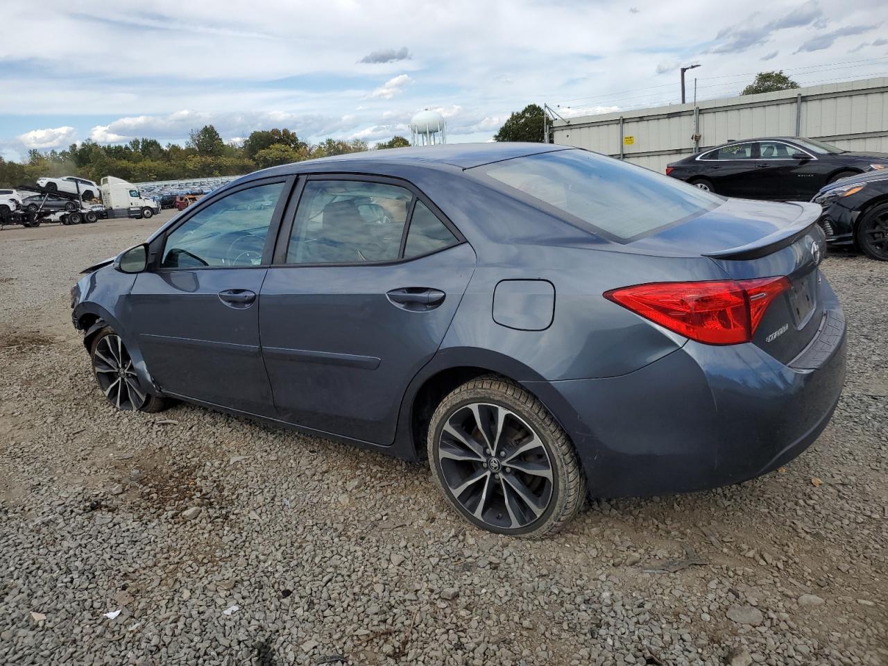 VIN 2T1BURHE0JC032892 2018 TOYOTA COROLLA no.2