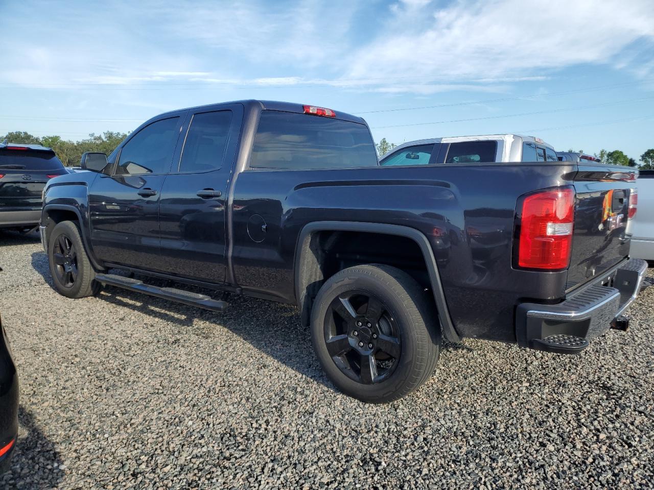 2015 GMC Sierra - Image 2