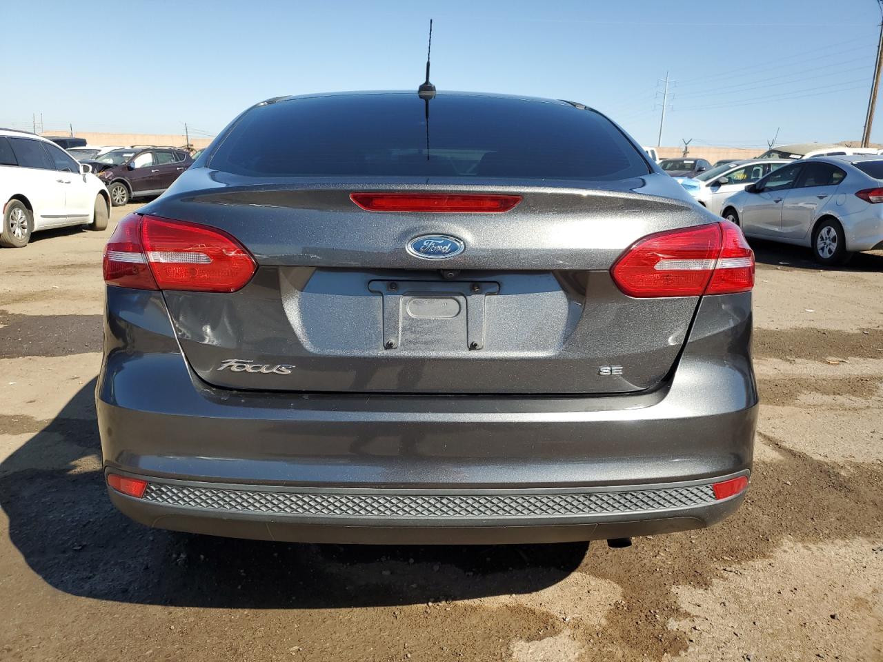 1FADP3F29JL211260 2018 Ford Focus Se