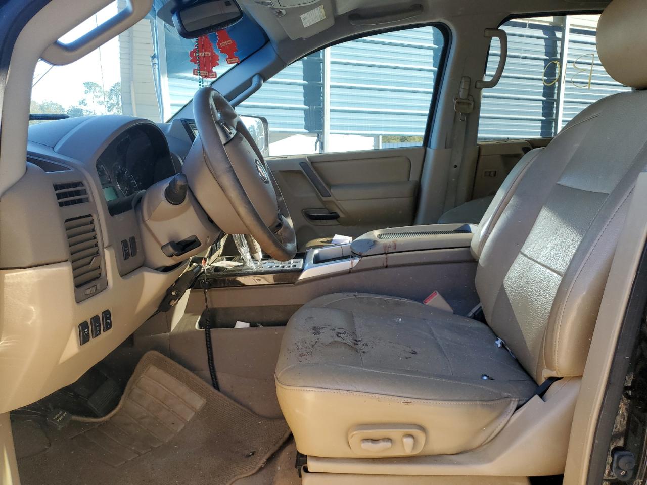 2014 Nissan Titan - Image 7