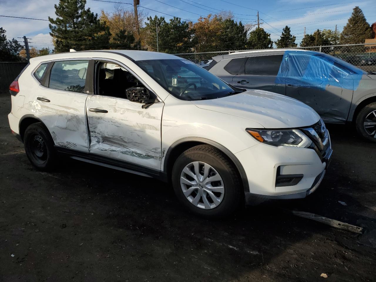 2017 Nissan Rogue - Image 4