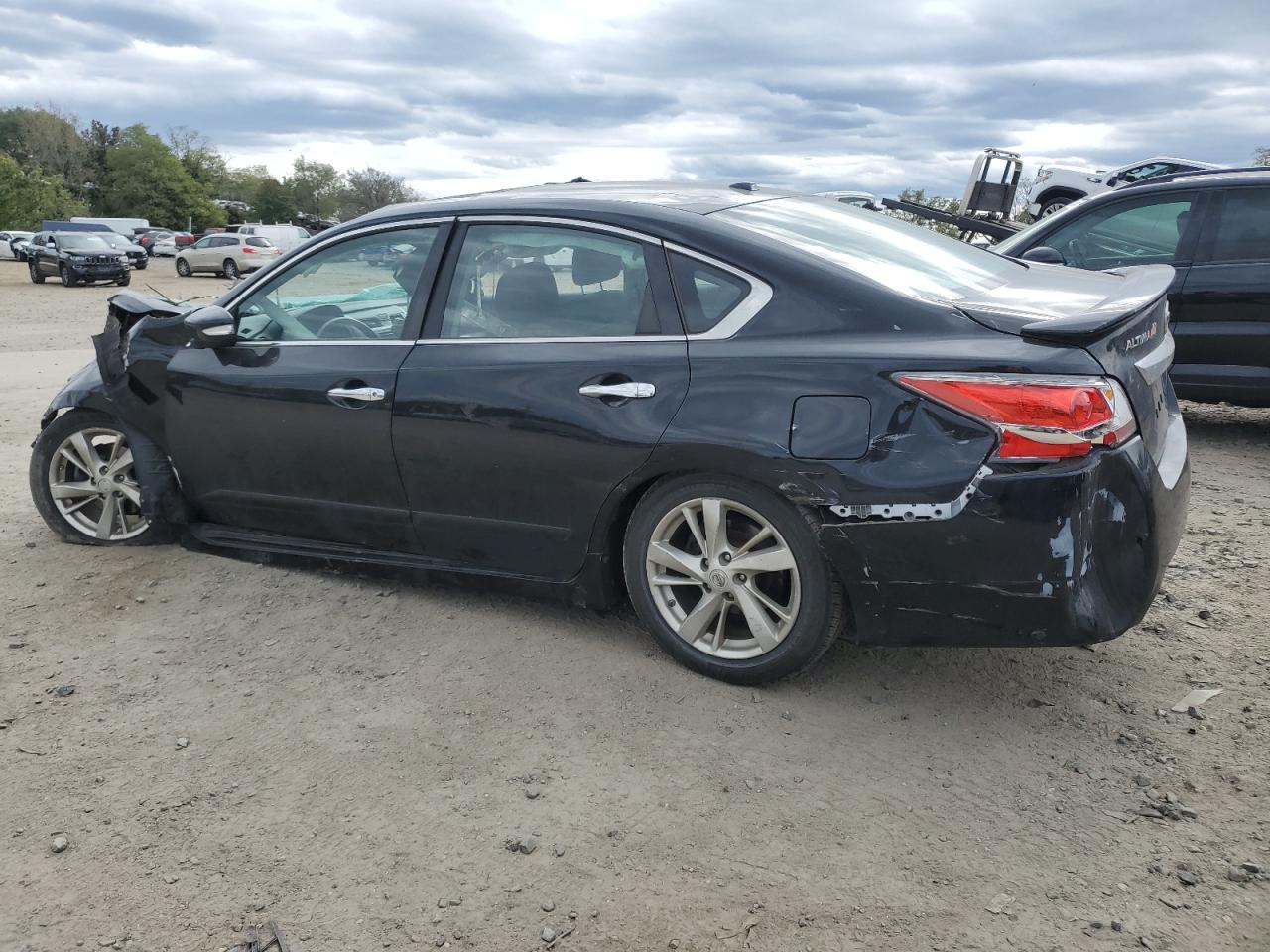 2015 Nissan Altima - Image 2