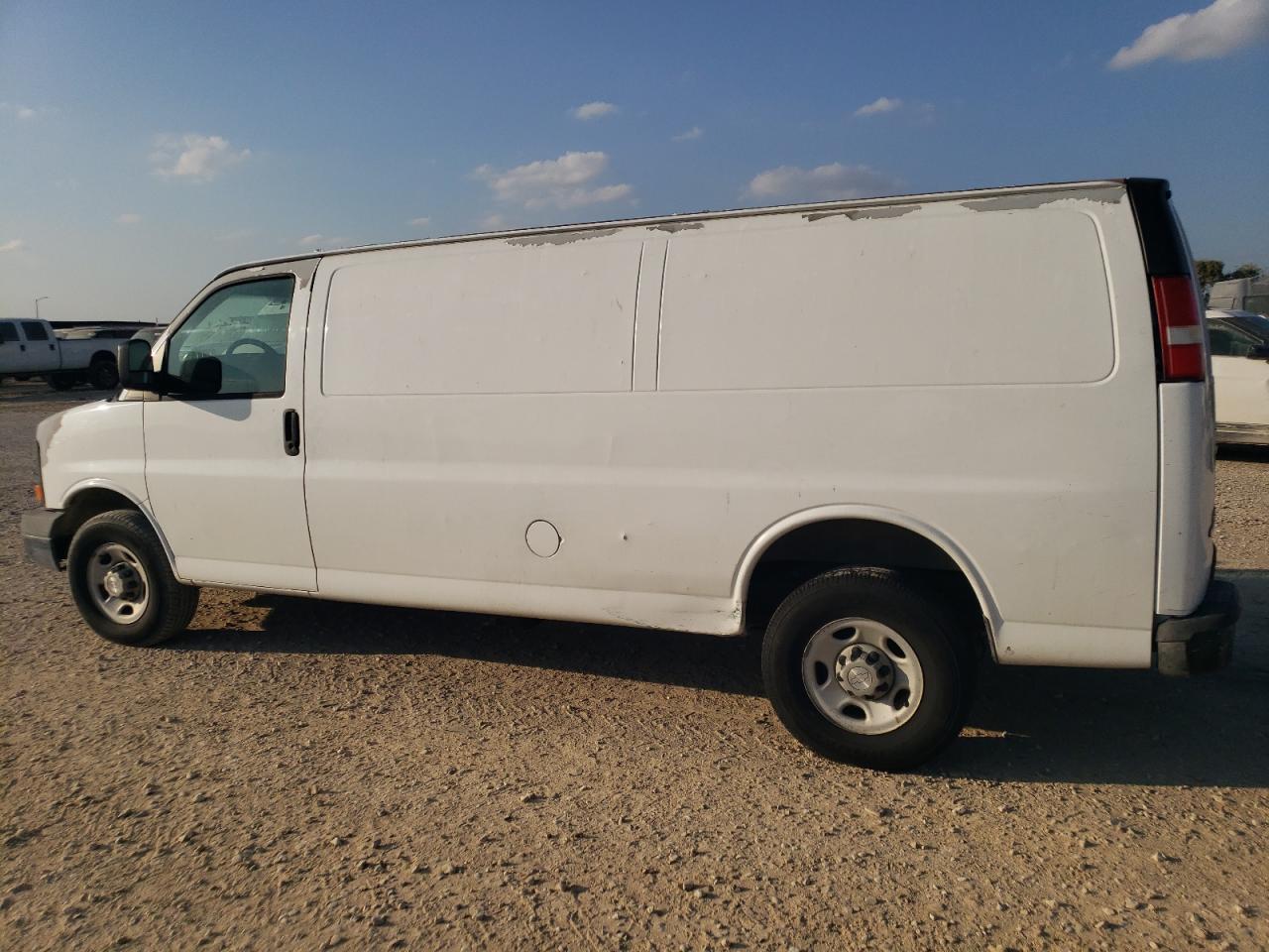 2009 Chevrolet Express - Image 2