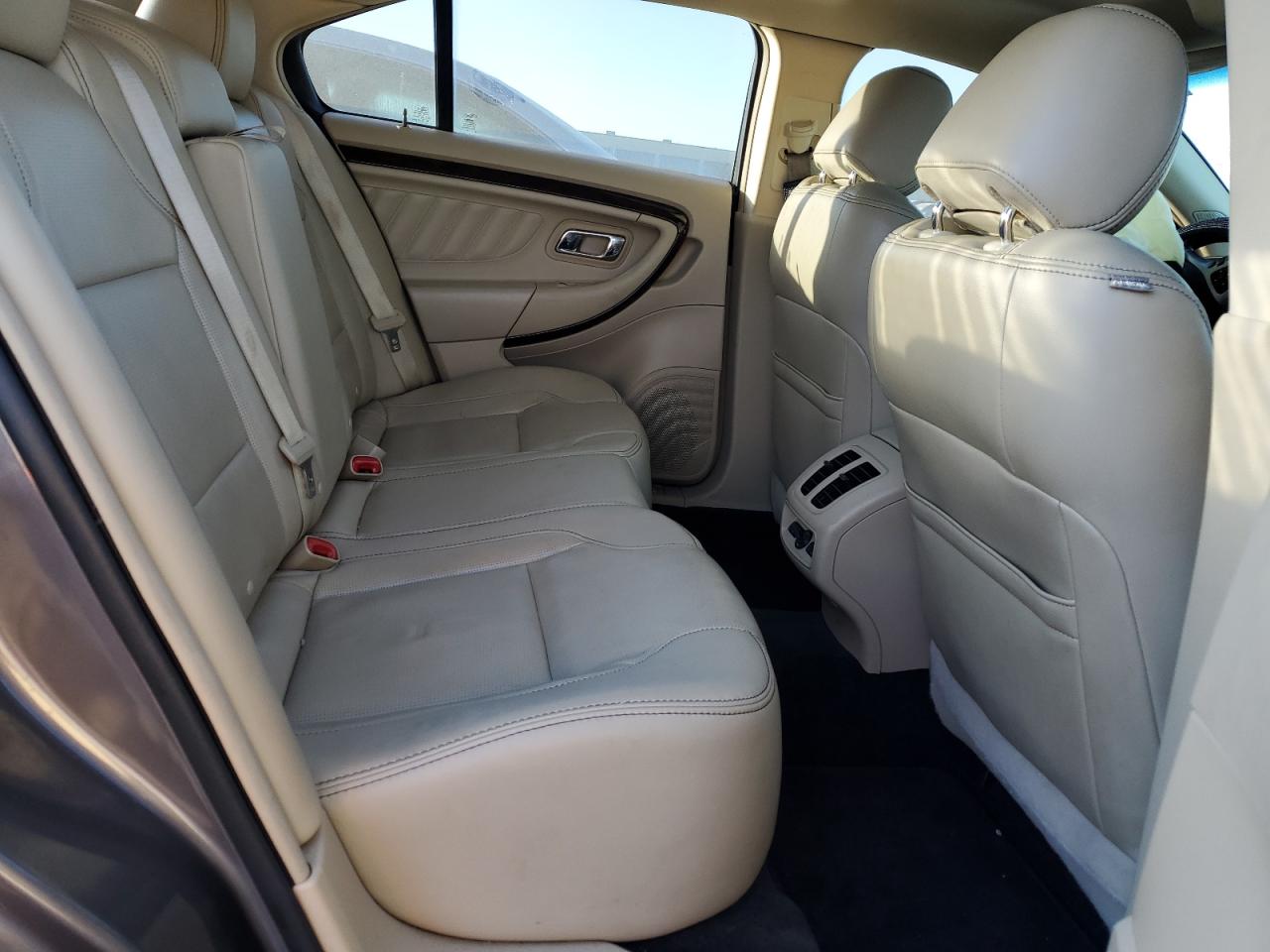 2013 Ford Taurus - Image 10