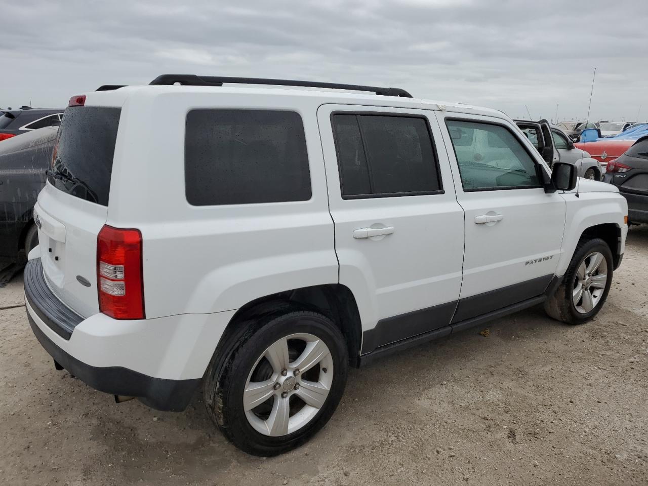 VIN 1C4NJPFB6FD437250 2015 JEEP PATRIOT no.3