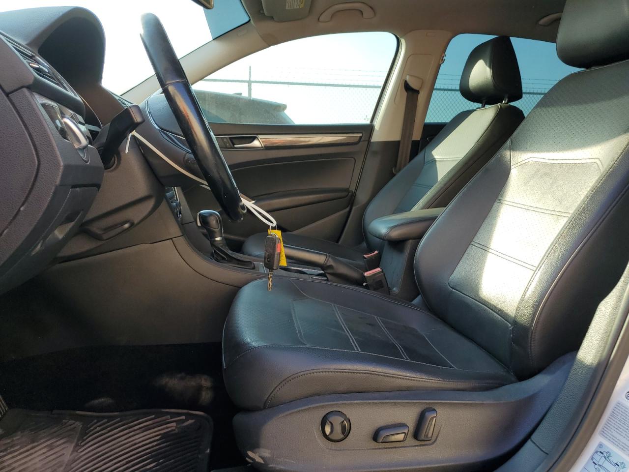 2016 Volkswagen Passat - Image 7