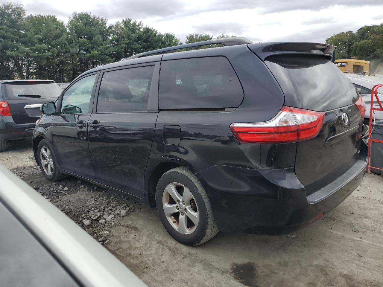 5TDKK3DC2FS583444 2015 TOYOTA SIENNA - Image 2