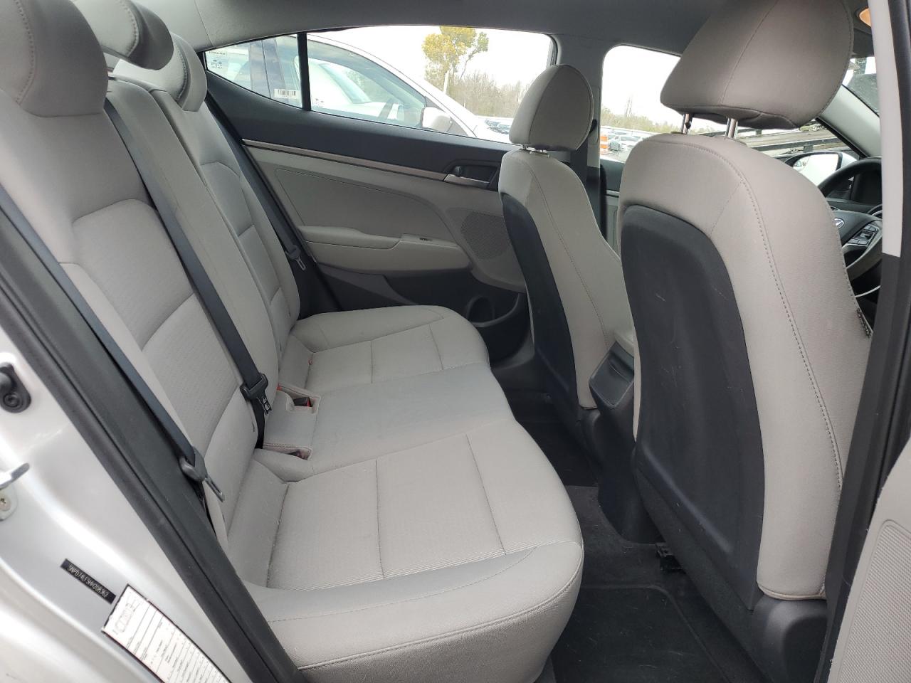 2017 Hyundai Elantra - Image 10