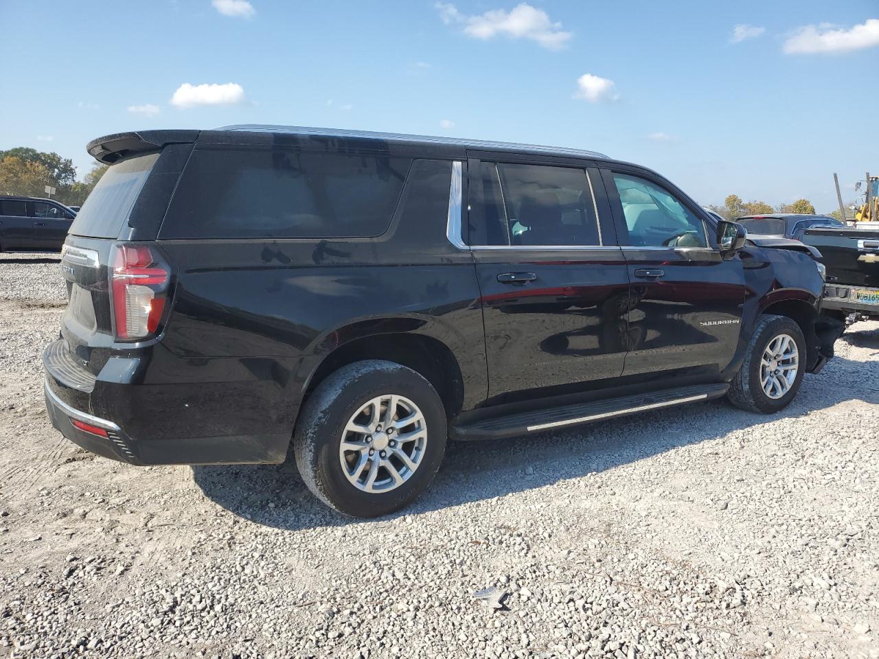 2021 Chevrolet Suburban - Image 3