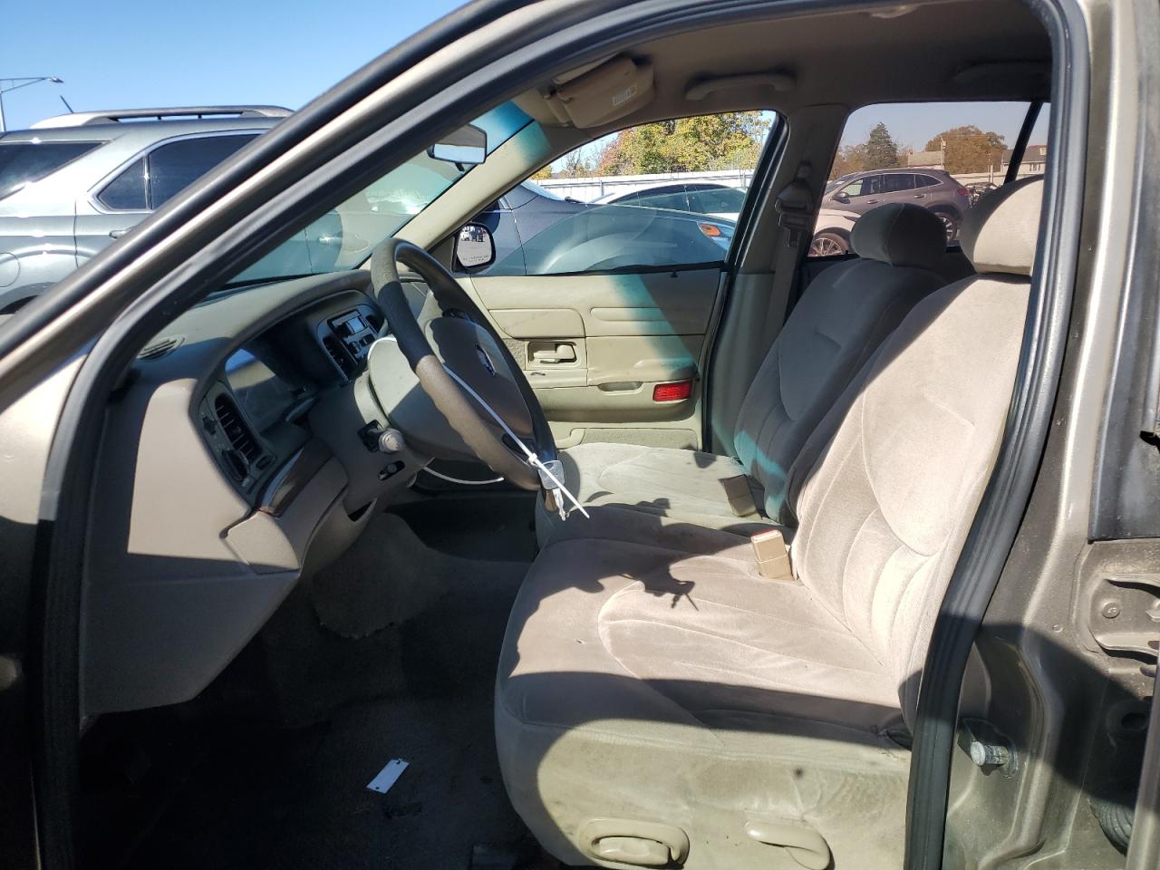 2002 Ford Crown Victoria VIN: 2FAFP73WX2X109672 Lot: 64173025