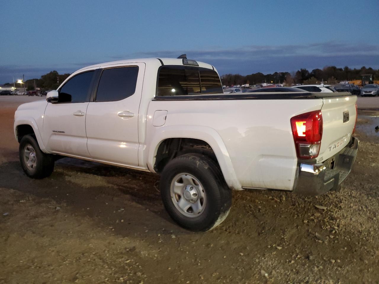 VIN 5TFCZ5AN8HX070312 2017 TOYOTA TACOMA no.2