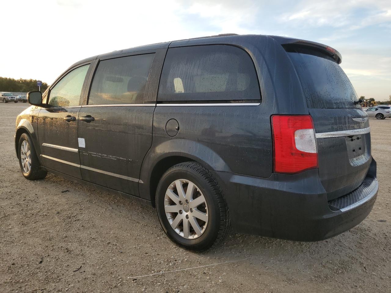2014 Chrysler Town & Country - Image 2