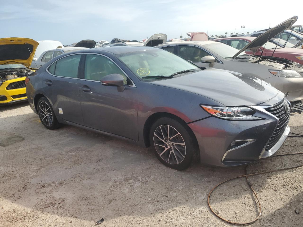 2018 Lexus ES - Image 4