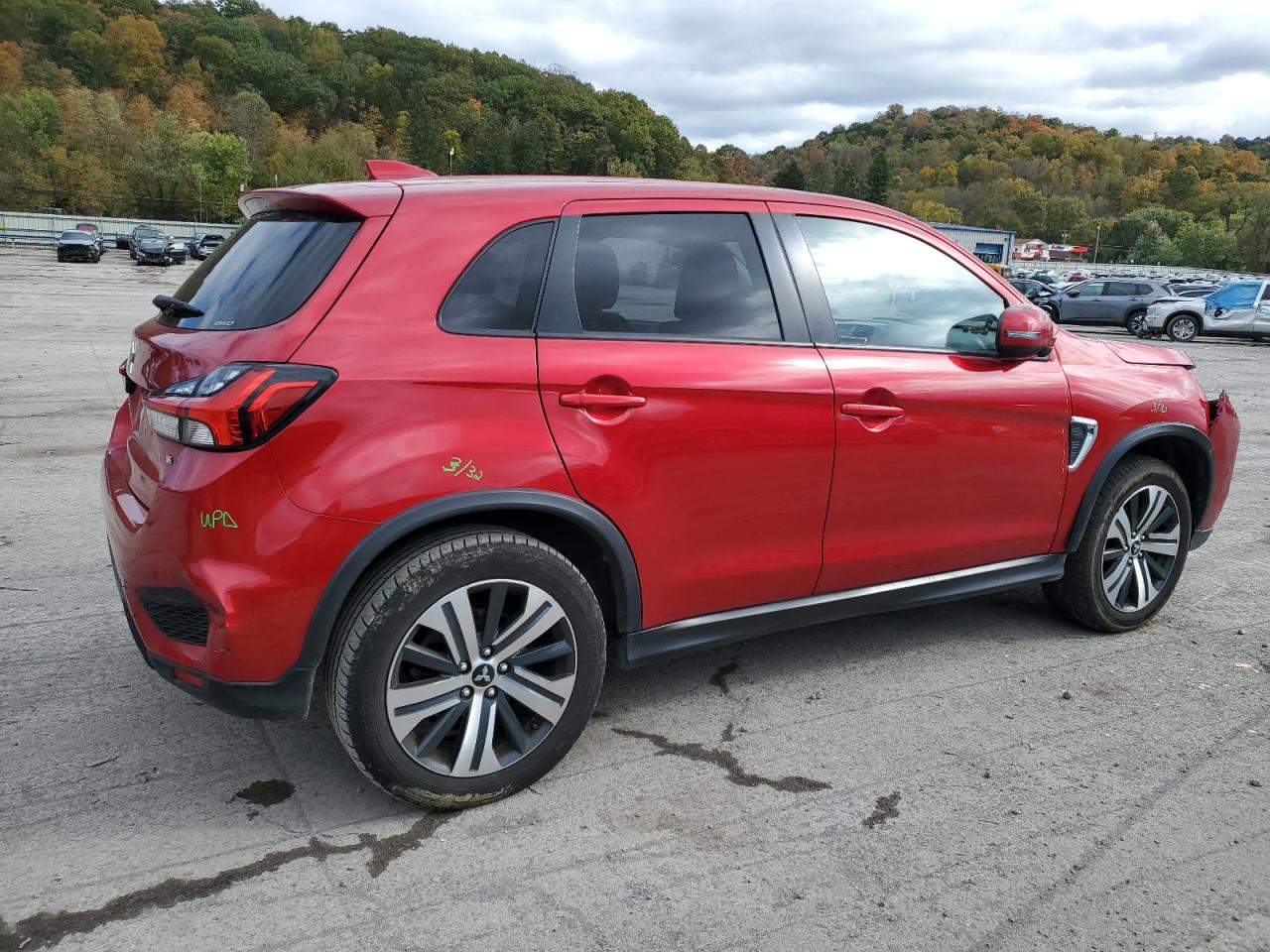 2021 Mitsubishi Outlander - Image 3