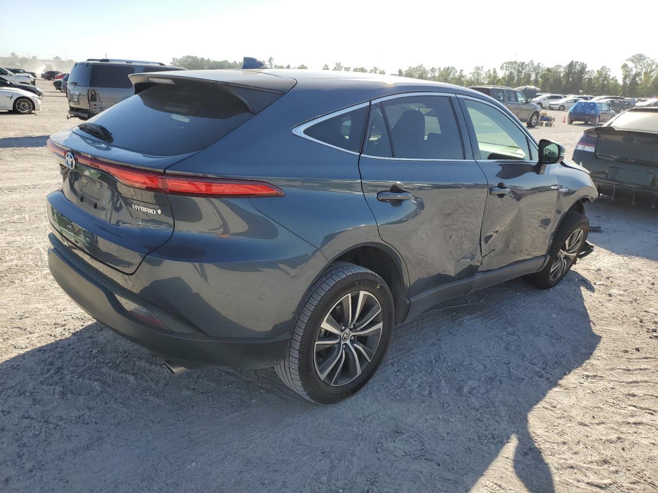 2021 Toyota Venza - Image 3