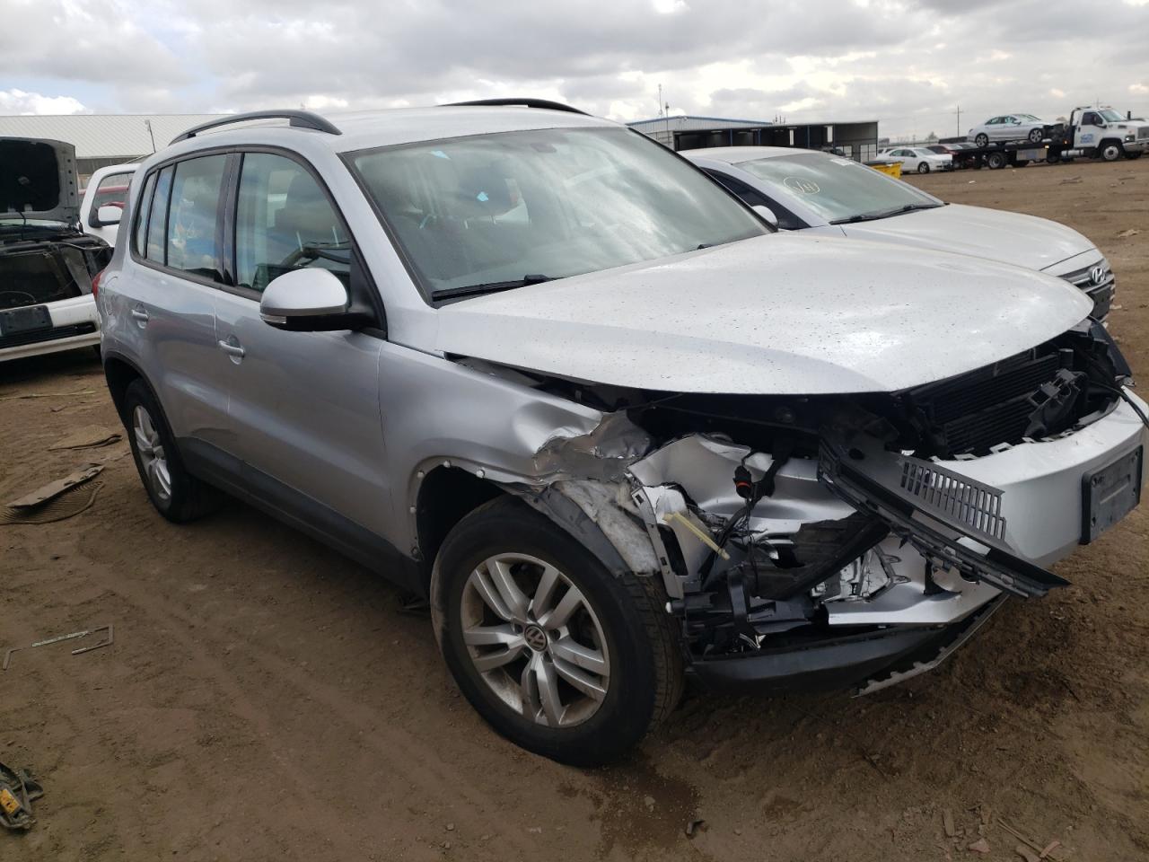 VIN WVGBV7AX0HK021327 2017 VOLKSWAGEN TIGUAN no.4