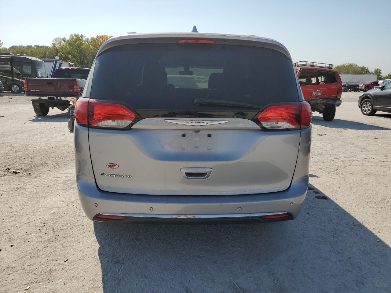 2C4RC1BG6KR560256 2019 Chrysler Pacifica Touring L