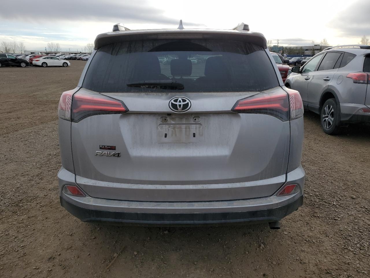 2T3BFREV8HW570786 2017 Toyota Rav4 Le