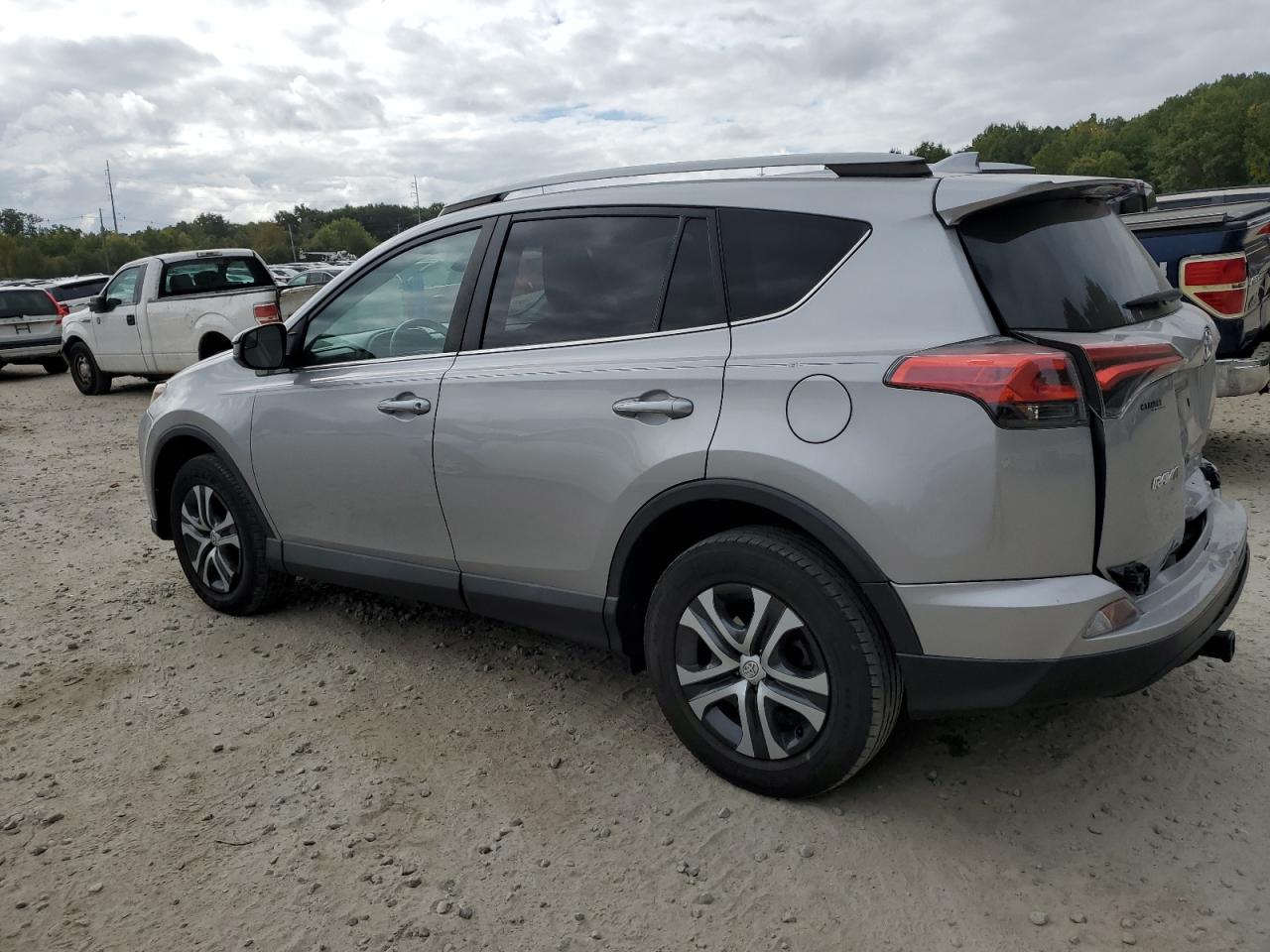 2T3ZFREV8HW403620 2017 TOYOTA RAV 4 - Image 2