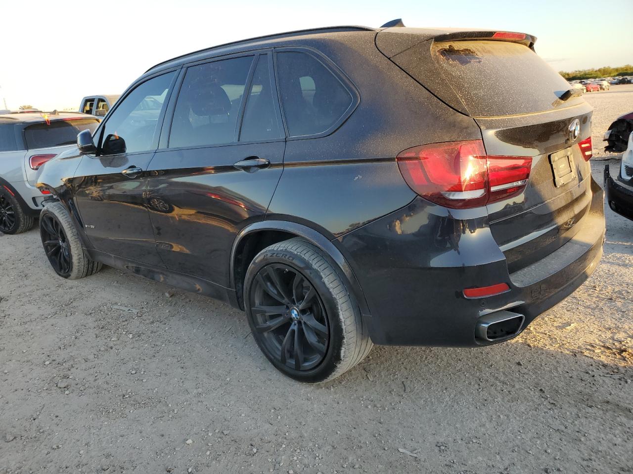 VIN 5UXKR2C53J0Z20433 2018 BMW X5 no.2