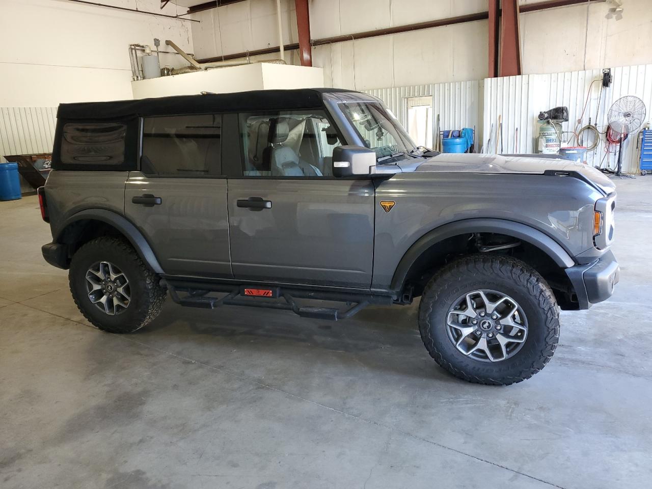 2023 Ford Bronco - Image 4
