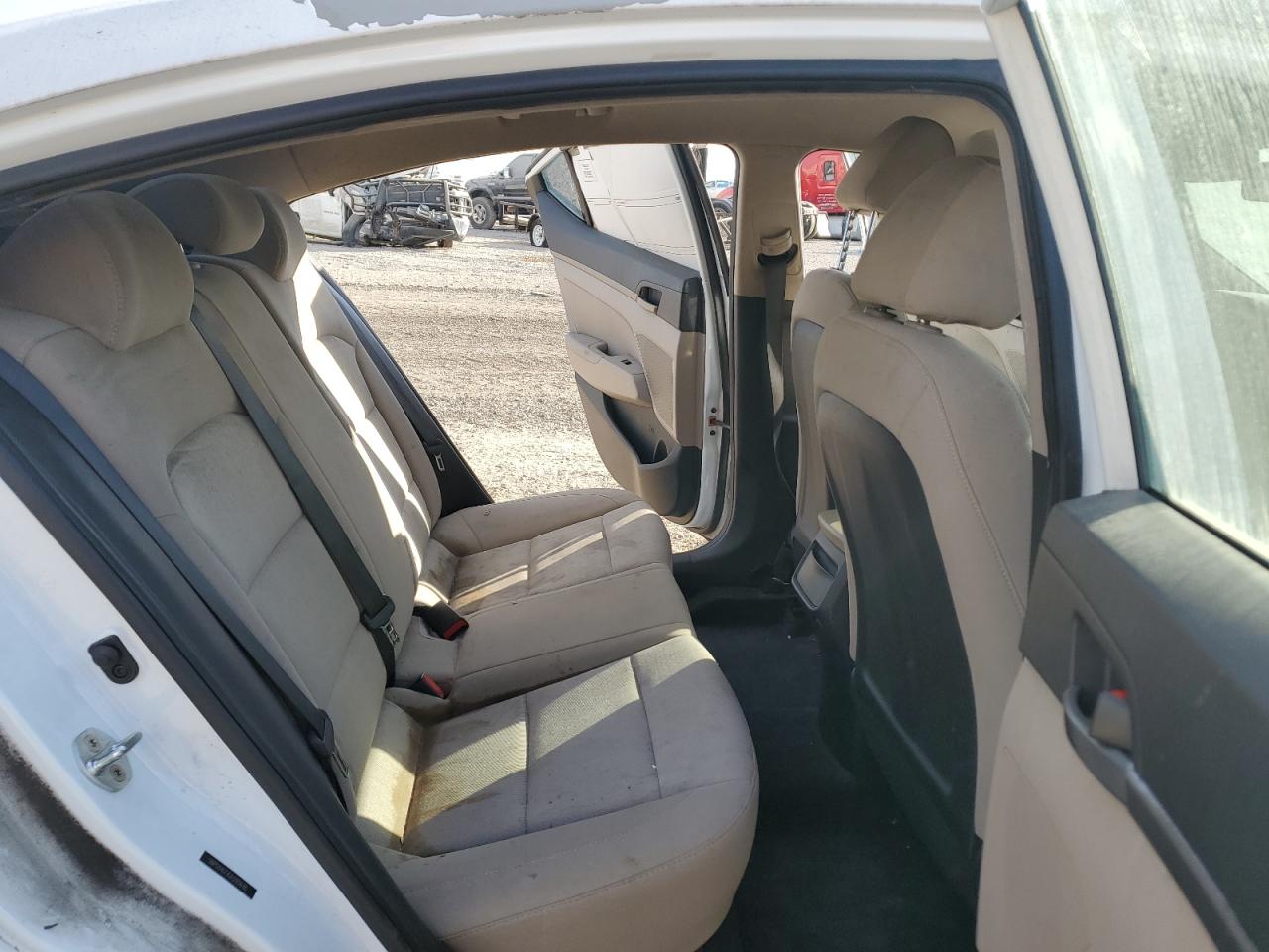 2018 Hyundai Elantra - Image 11