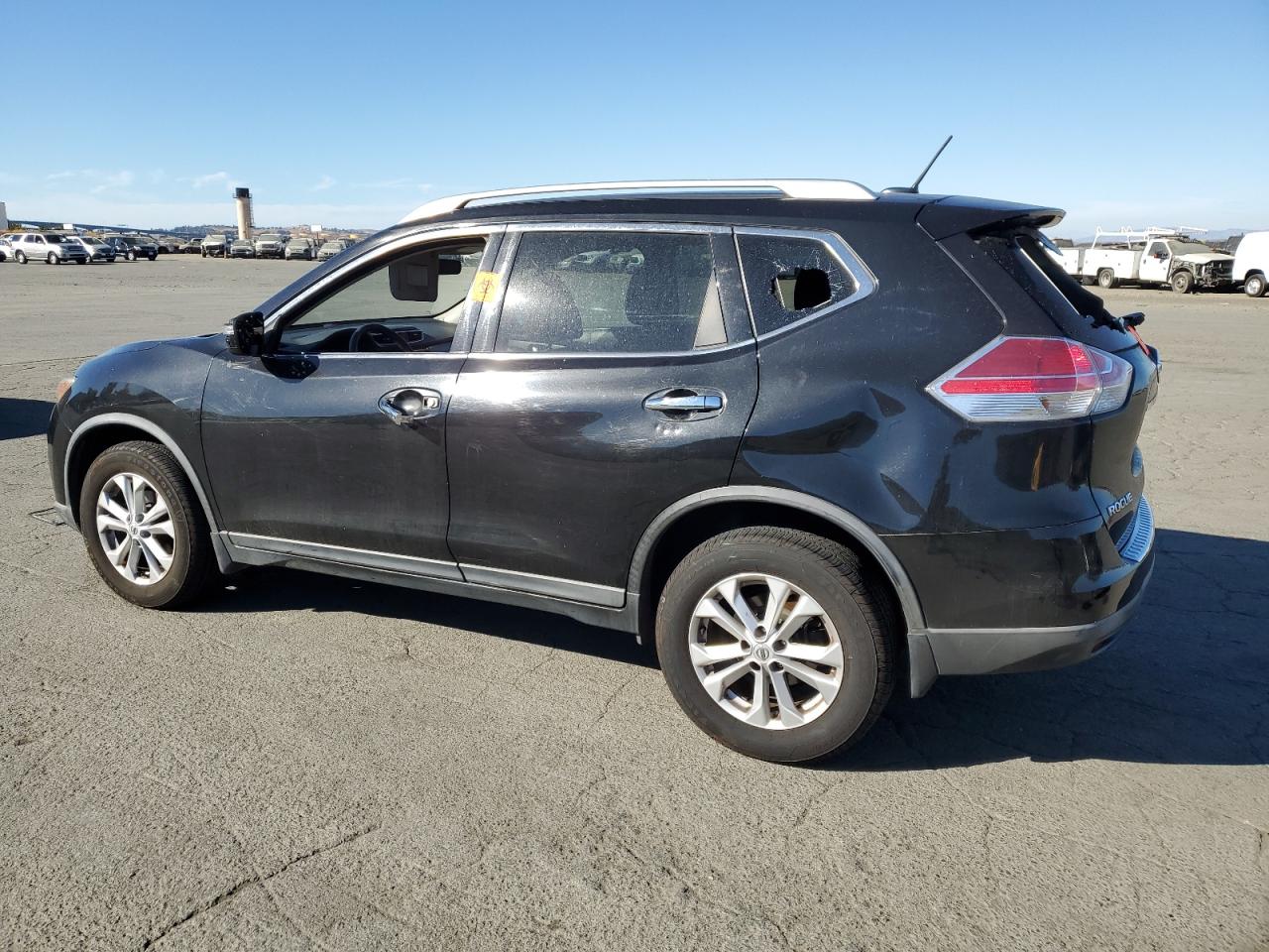 2016 Nissan Rogue - Image 2