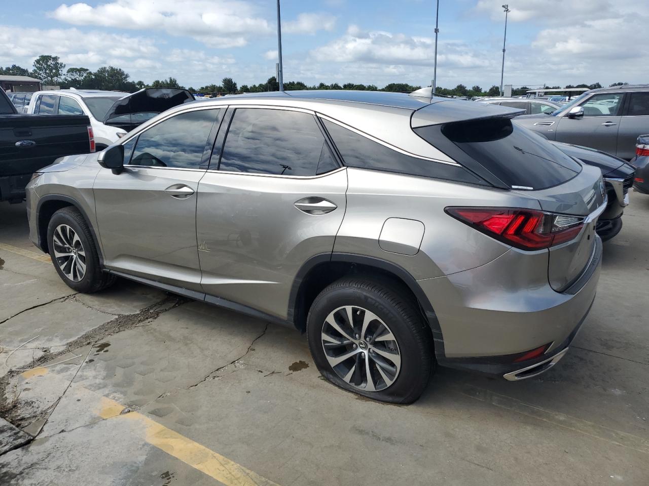 2T2AZMAA0NC222748 2022 LEXUS RX - Image 2