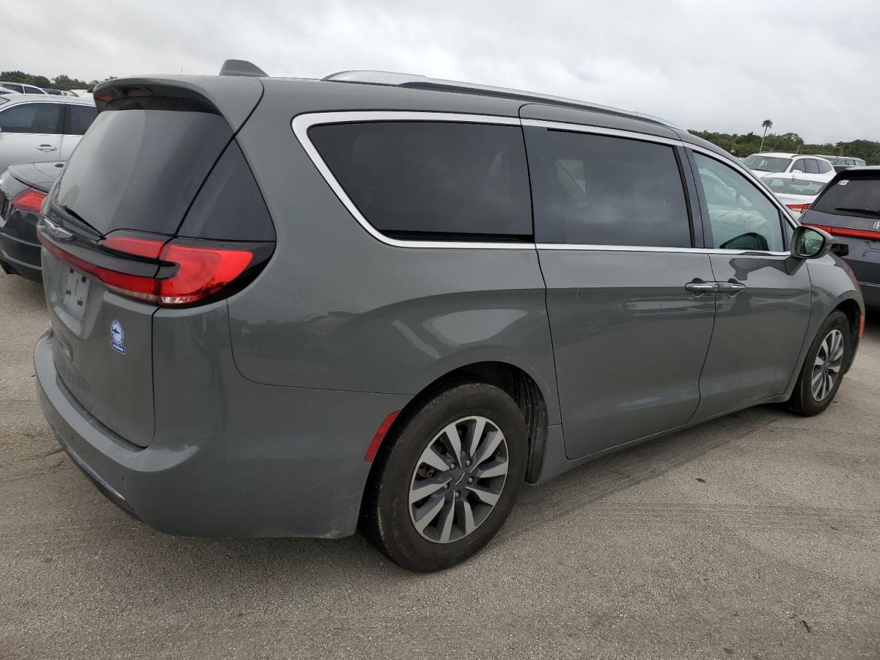 2021 Chrysler Pacifica - Image 3