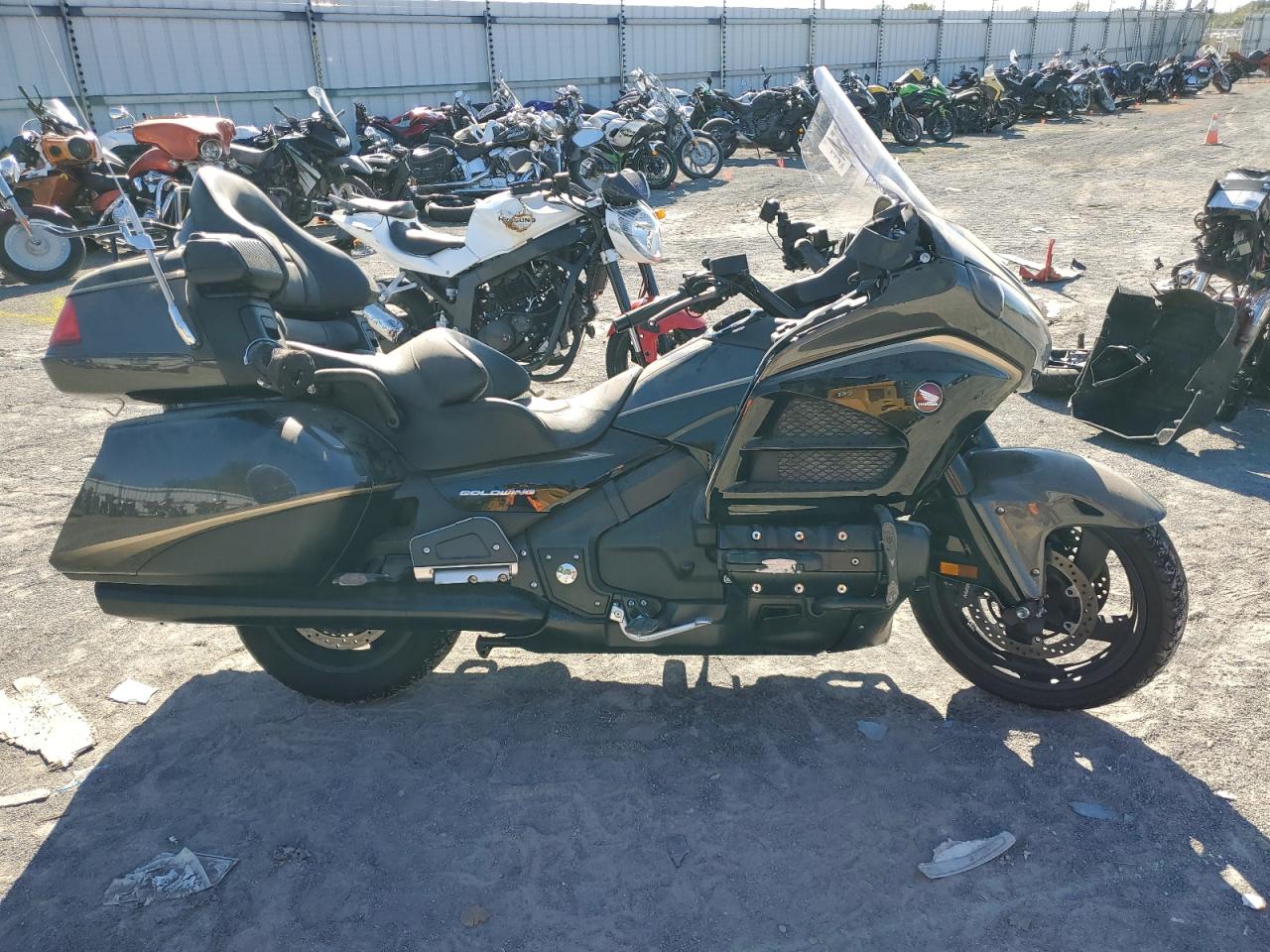 2016 Honda Gl1800 VIN: JH2SC68G0GK401249 Lot: 73295954