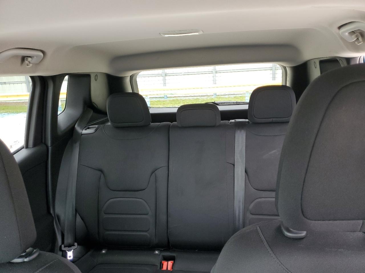2019 Jeep Renegade - Image 10