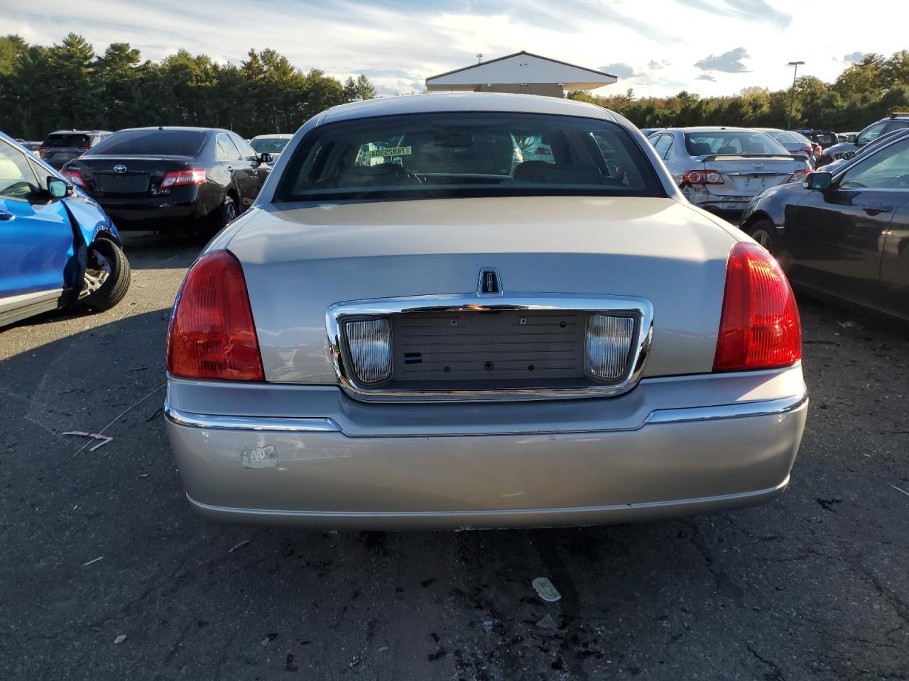 2006 Lincoln Town Car Designer VIN: 1LNHM83W76Y617696 Lot: 74825504