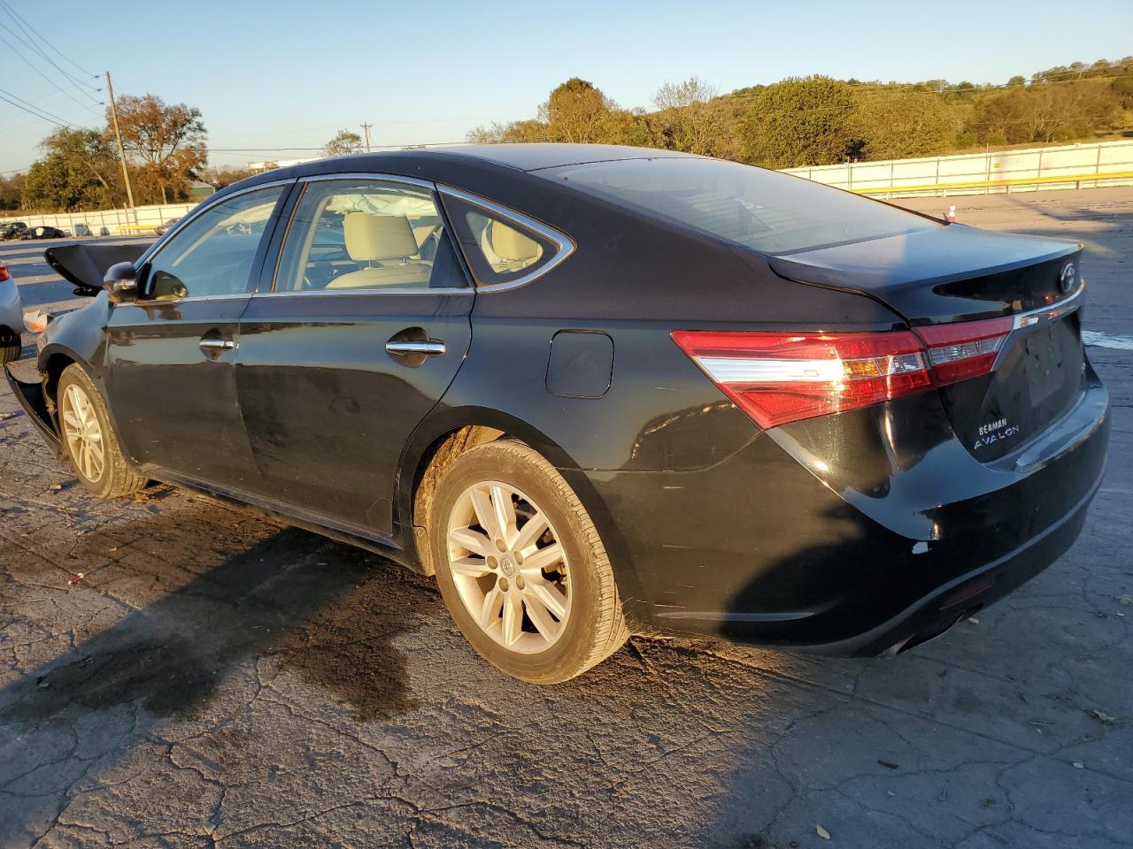 2013 Toyota Avalon - Image 2