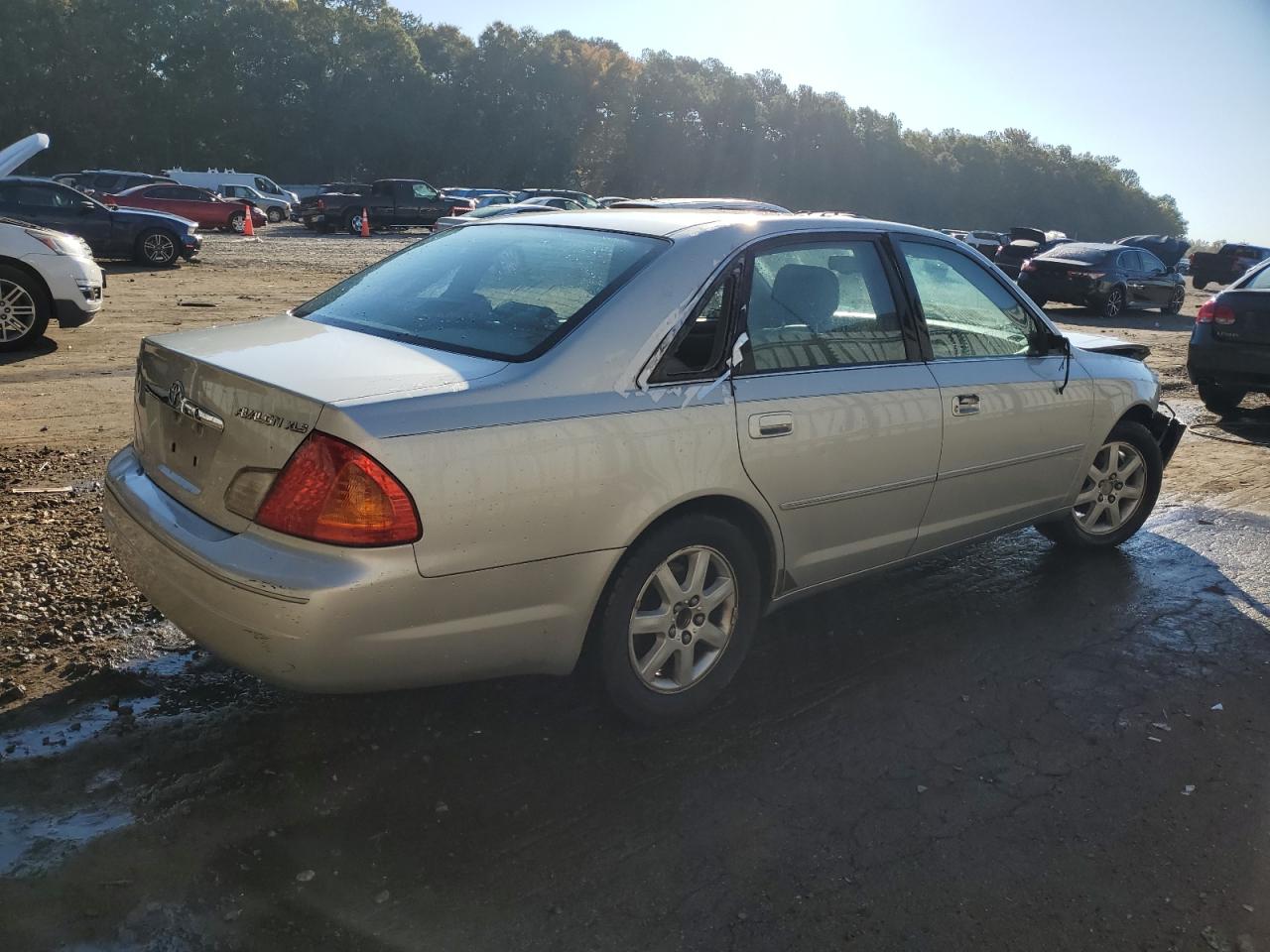 2002 Toyota Avalon - Image 3