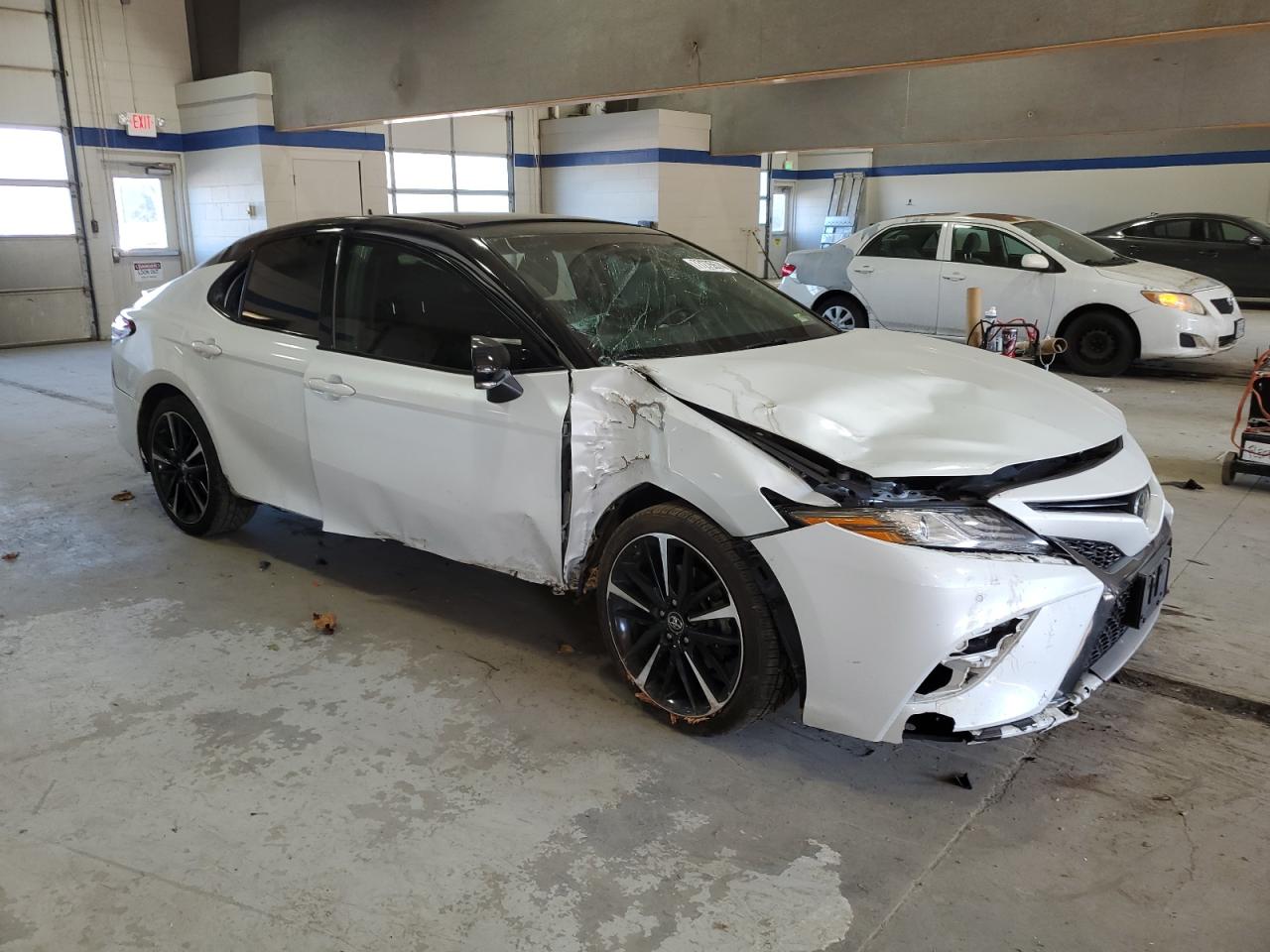 Auction sale of the 2018 TOYOTA CAMRY , vin: 4T1B61HK9JU153467, lot number: 77275574