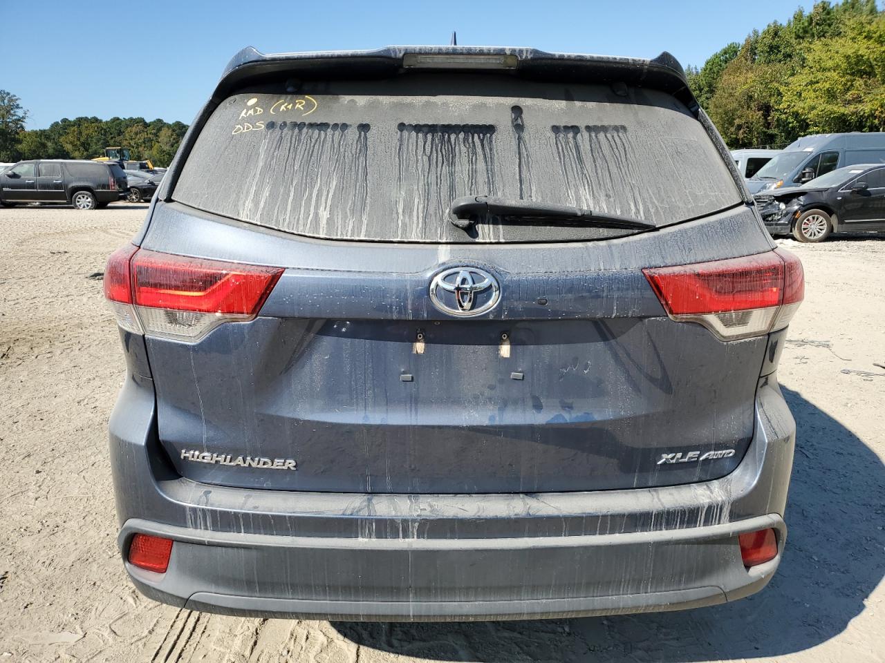 5TDJZRFHXJS814991 2018 Toyota Highlander Se